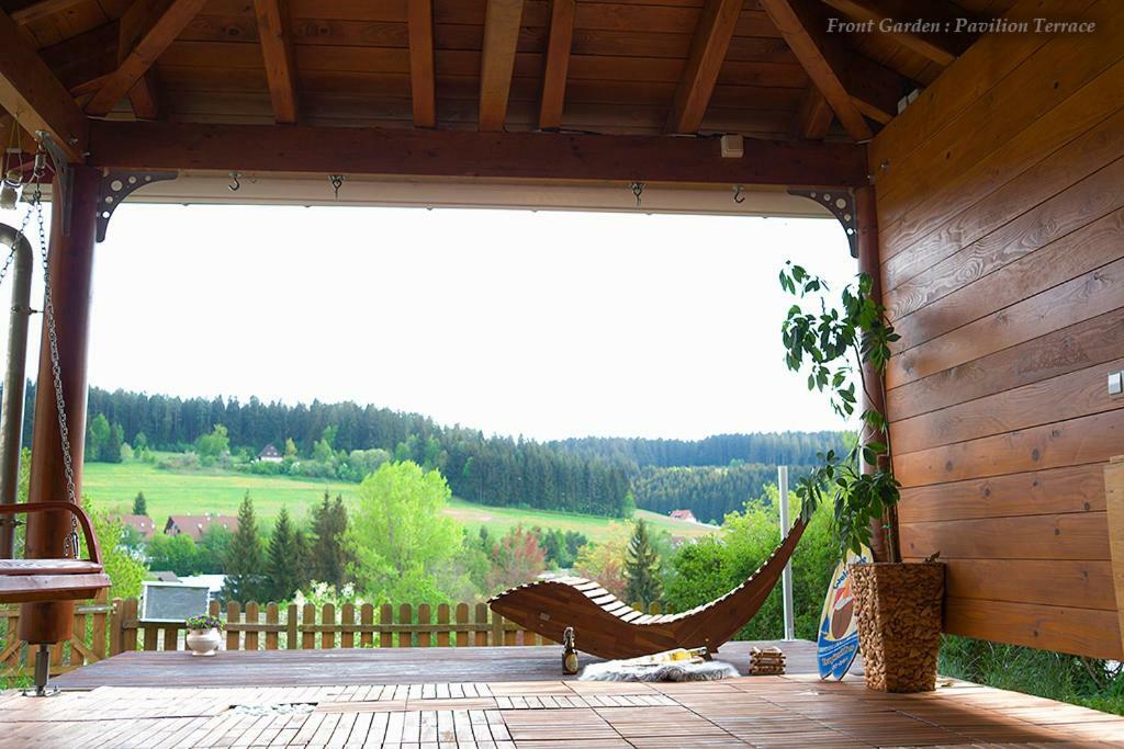 Villa Entire House In Schwarzwald With Mountain View, Private Gym,Sauna And Garden à Unterkirnach Extérieur photo